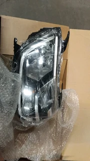 RENAULT DUSTER GENUINE RIGHT DRIVER SIDE HEADLIGHT 2018-2021 260107635R.Contact Ryhen Auto Spares 6