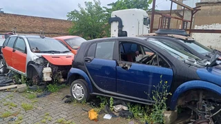 Smart forfour strippingCONTACT RYHEN AUTO SPARES 646 LOUIS BOTHA AVENUE BRAMLEY JHB