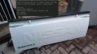 2023/25 Nissan Navara 2.5DDTi Single Cab XE white clean Tailgate. Well, rubberized.