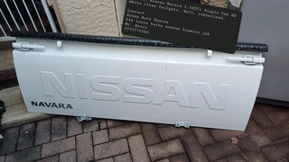 2023/25 Nissan Navara 2.5DDTi Single Cab XE white clean Tailgate. Well, rubberized.