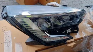 Renault Clio V Full Led Headlights Left and right Sides ( Brand New Genuine Part )