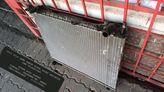 2013 2014 Land Range Rover Sport Radiator Oem Cpla8005ab.ryhen Auto Sparescontact : Salesman Mr. Hen