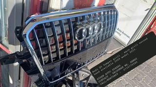 Audi Q5 Bumper Grill – Main Grill Second Hand Available 2009 Model 2015.ryhen Auto Sparescontact :