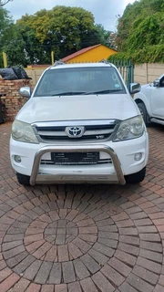 2009 Toyota Fortuner 4.0 V6 A/t 4x4 White .leather Seat Leather Interior Jack,wheel Spanner, Spare