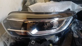 Renault kadjar left headlight Brand new original.