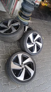 Golf 7 225/40R/18 Good year tires with mags for sale.