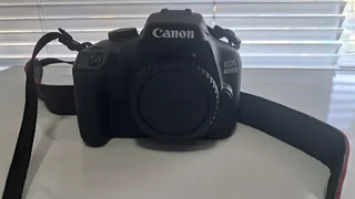 PRISTINE CONDITION CANON 4000D TWIN LENS CAMERA BUNDLE