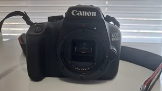 PRISTINE CONDITION CANON 4000D TWIN LENS CAMERA BUNDLE