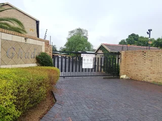 Sharing, 3 Bed Apartment Available Immediately, Ferndale Randburg, R2950 inclusive of water