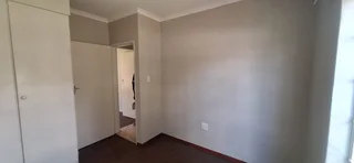 Sharing, 3 Bed Apartment Available Immediately, Ferndale Randburg, R2950 inclusive of water