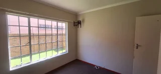 Sharing, 3 Bed Apartment Available Immediately, Ferndale Randburg, R2950 inclusive of water