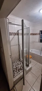 Sharing, 3 Bed Apartment Available Immediately, Ferndale Randburg, R2950 inclusive of water