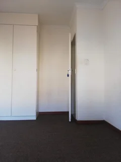 Sharing, 3 Bed Apartment Available Immediately, Ferndale Randburg, R2950 inclusive of water