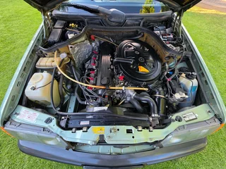 1989 MERCEDES BENZ 260E AUTO