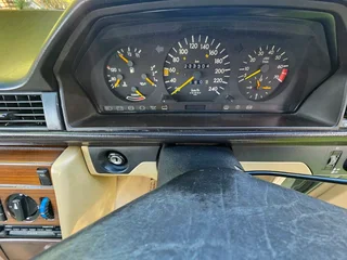 1989 MERCEDES BENZ 260E AUTO