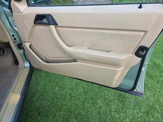 1989 MERCEDES BENZ 260E AUTO