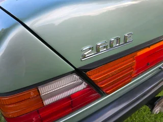 1989 MERCEDES BENZ 260E AUTO