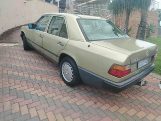 1987 Mercedes Benz W124 300D