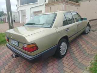 1987 Mercedes Benz W124 300D