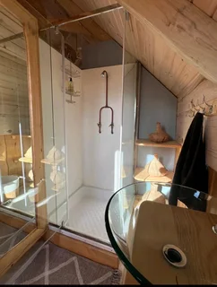 Tiny house accommodation in tranquil setting just 8km from Plettenberg Bay for December 2025