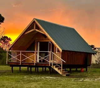 Tiny house accommodation in tranquil setting just 8km from Plettenberg Bay for December 2025