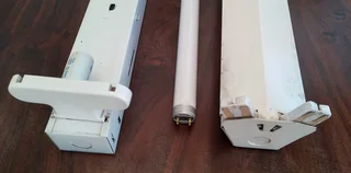 Flourescent light fitting with one flourescent tube