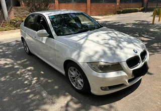 2010 BMW 320i *A must see*