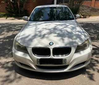 2010 BMW 320i *A must see*