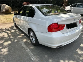 2010 BMW 320i *A must see*