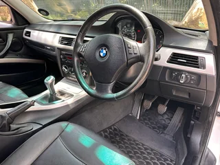 2010 BMW 320i *A must see*