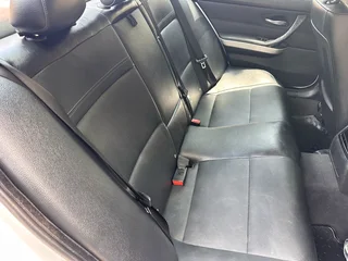 2010 BMW 320i *A must see*