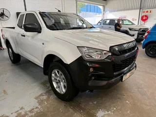 2023 Isuzu 1.9D extra cab manual 4x2