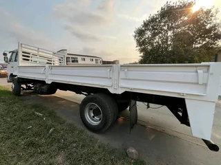 NISSAN UD90 8 TON DROPSIDE BIN