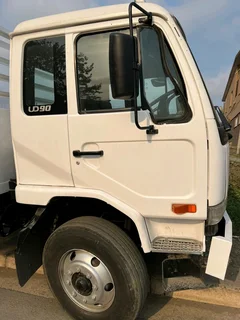 NISSAN UD90 8 TON DROPSIDE BIN