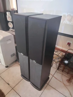 Polk Audio RT1000i powered floorstanders with top midrange speakers and built in active subwoofer,mi