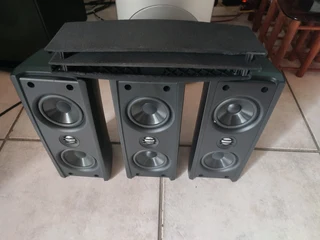Polycom LCR speakers in immaculate condition.4 ohms speakers 120 watts RMS each with quality sound a
