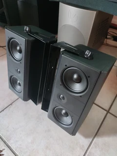 Polycom two way speakers 4 ohms 150 watt RMS each with quality sound and bass output perfect for ste