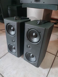 Polycom two way speakers 4 ohms 150 watt RMS each with quality sound and bass output perfect for ste