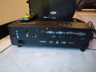 Acer p1285 hdmi 3200 lumens projector with 90 inch 16:9 parrot h d screen and accessories in excelle