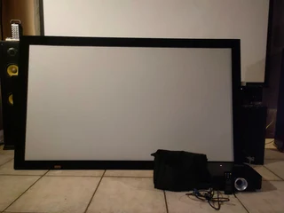 Acer p1285 hdmi 3200 lumens projector with 90 inch 16:9 parrot h d screen and accessories in excelle