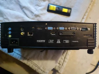 Acer p1285 hdmi 3200 lumens projector with 90 inch 16:9 parrot h d screen and accessories in excelle