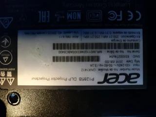 Acer p1285 hdmi 3200 lumens projector with 90 inch 16:9 parrot h d screen and accessories in excelle