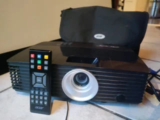 Acer p1285 hdmi 3200 lumens projector with 90 inch 16:9 parrot h d screen and accessories in excelle