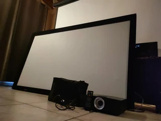 Acer p1285 hdmi 3200 lumens projector with 90 inch 16:9 parrot h d screen and accessories in excelle