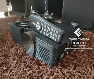 Dell 1850 HDMI 1080p native resolution 3000 -3800 lumens 10 bit colour processing in excellent condi