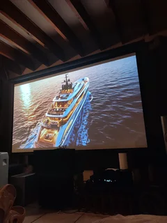 Dell 1850 HDMI 1080p native resolution 3000 -3800 lumens 10 bit colour processing in excellent condi