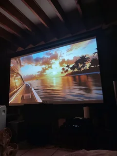 Dell 1850 HDMI 1080p native resolution 3000 -3800 lumens 10 bit colour processing in excellent condi