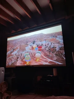 Dell 1850 HDMI 1080p native resolution 3000 -3800 lumens 10 bit colour processing in excellent condi