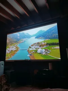 Dell 1850 HDMI 1080p native resolution 3000 -3800 lumens 10 bit colour processing in excellent condi