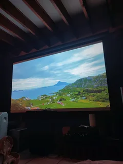 Dell 1220 HDMI full HD projector at 3200 lumens with remote in immaculate condition low bulb life pe